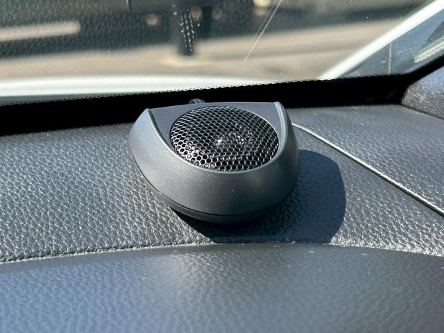 フィット ｅ：ＨＥＶネス　衝突軽減ブレーキ　車線維持支援　車速追従クルーズコントロール　ナビＴＶ　Ｂｌｕｅｔｏｏｔｈ　バックカメラ　クリアランスソナー　前後ドラレコ　スマートキー　ＥＴＣ　撥水シート　タイミングチェーン　禁煙車（37枚目）