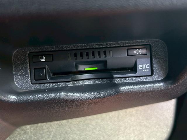 ハイエースバン スーパーＧＬ　ダークプライム　両側電動スライド　モデリスタフルエアロ　ナビ　フリップダウンモニター　５ＺＩＧＥＮ１５インチＡＷ　ＮＡＳＣＡＲホワイトレタータイヤ　Ｂｌｕｅｔｏｏｔｈ　バックカメラ　タイミングチェーン　ワンオーナー（37枚目）