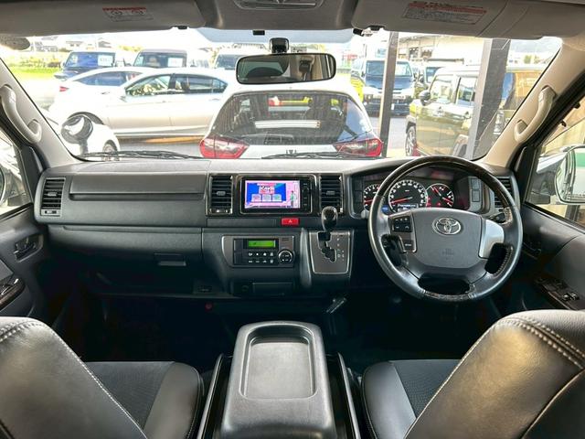 ハイエースバン スーパーＧＬ　ダークプライム　ベッドキット　両側電動スライド　ナビＴＶ　Ｂｌｕｅｔｏｏｔｈ　バックカメラ　スマートキー　ＥＴＣ　専用シート　純正１５インチＡＷ　ホワイトレタータイヤ　ＬＥＤヘッドライト　タイミングチェーン　禁煙車（2枚目）
