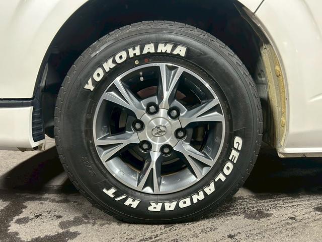 ハイエースバン スーパーＧＬ　ダークプライム　ベッドキット　両側電動スライド　ナビＴＶ　Ｂｌｕｅｔｏｏｔｈ　バックカメラ　スマートキー　ＥＴＣ　専用シート　純正１５インチＡＷ　ホワイトレタータイヤ　ＬＥＤヘッドライト　タイミングチェーン　禁煙車（11枚目）