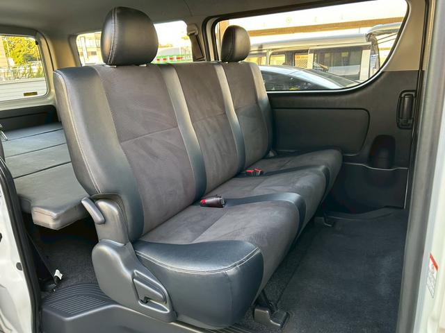 ハイエースバン スーパーＧＬ　ダークプライム　ベッドキット　両側電動スライド　ナビＴＶ　Ｂｌｕｅｔｏｏｔｈ　バックカメラ　スマートキー　ＥＴＣ　専用シート　純正１５インチＡＷ　ホワイトレタータイヤ　ＬＥＤヘッドライト　タイミングチェーン　禁煙車（16枚目）