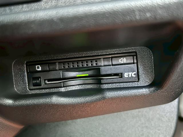 ハイエースバン スーパーＧＬ　ダークプライム　ベッドキット　両側電動スライド　ナビＴＶ　Ｂｌｕｅｔｏｏｔｈ　バックカメラ　スマートキー　ＥＴＣ　専用シート　純正１５インチＡＷ　ホワイトレタータイヤ　ＬＥＤヘッドライト　タイミングチェーン　禁煙車（34枚目）