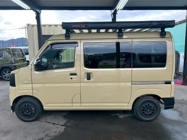 ハイゼットカーゴ クルーズターボ　ゴードンミラー仕様　専用丸目フェイス＆リアバンパー　ルーフキャリア　サイドオーニング　１２インチＡＷ　木目調ラゲッジスペース　両側電動スライド　スマアシ　ナビＴＶ　前後ドラレコ　スマートキー　ＥＴＣ（3枚目）