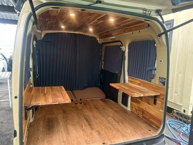 ハイゼットカーゴ クルーズターボ　ゴードンミラー仕様　専用丸目フェイス＆リアバンパー　ルーフキャリア　サイドオーニング　１２インチＡＷ　木目調ラゲッジスペース　両側電動スライド　スマアシ　ナビＴＶ　前後ドラレコ　スマートキー　ＥＴＣ（24枚目）