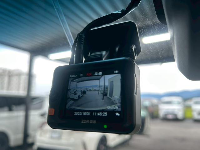 ハイゼットカーゴ クルーズターボ　ゴードンミラー仕様　専用丸目フェイス＆リアバンパー　ルーフキャリア　サイドオーニング　１２インチＡＷ　木目調ラゲッジスペース　両側電動スライド　スマアシ　ナビＴＶ　前後ドラレコ　スマートキー　ＥＴＣ（32枚目）