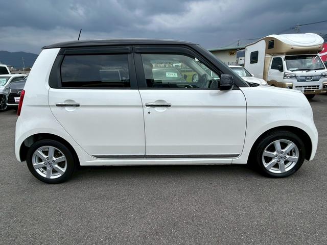 Ｎ－ＯＮＥ プレミアム　ツートーンカラー／純正ナビ／ＴＶ／ＣＤ・ＤＶＤ／Ｂｌｕｅｔｏｏｔｈ／ＥＴＣ／ＨＩＤヘッドライト／オートライト／エンジンスタートボタン／スマートキー／純正１４インチＡＷ（7枚目）