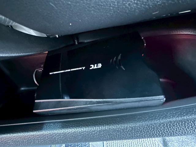 Ｎ－ＯＮＥ プレミアム　ツートーンカラー／純正ナビ／ＴＶ／ＣＤ・ＤＶＤ／Ｂｌｕｅｔｏｏｔｈ／ＥＴＣ／ＨＩＤヘッドライト／オートライト／エンジンスタートボタン／スマートキー／純正１４インチＡＷ（16枚目）