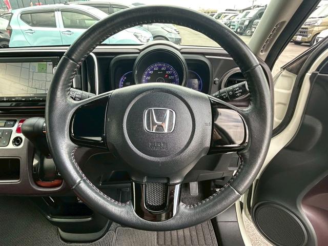 Ｎ－ＯＮＥ プレミアム　ツートーンカラー／純正ナビ／ＴＶ／ＣＤ・ＤＶＤ／Ｂｌｕｅｔｏｏｔｈ／ＥＴＣ／ＨＩＤヘッドライト／オートライト／エンジンスタートボタン／スマートキー／純正１４インチＡＷ（20枚目）