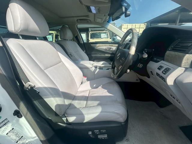ＬＳ ＬＳ６００ｈ　Ｉパッケージ　ムーンルーフ／フルエアロ／前方プリクラッシュセーフティ／クルーズコントロール／革巻きコンビステアリング／ステアリングヒーター．／セミアニリン革シート／コンフォータブルエアシート／電動サンシェード（10枚目）