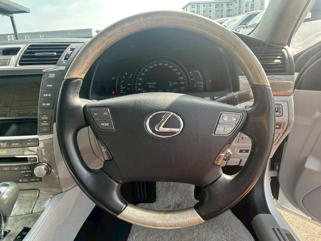 ＬＳ ＬＳ６００ｈ　Ｉパッケージ　ムーンルーフ／フルエアロ／前方プリクラッシュセーフティ／クルーズコントロール／革巻きコンビステアリング／ステアリングヒーター．／セミアニリン革シート／コンフォータブルエアシート／電動サンシェード（21枚目）