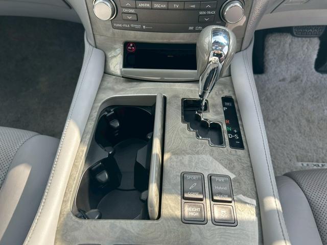 ＬＳ ＬＳ６００ｈ　Ｉパッケージ　ムーンルーフ／フルエアロ／前方プリクラッシュセーフティ／クルーズコントロール／革巻きコンビステアリング／ステアリングヒーター．／セミアニリン革シート／コンフォータブルエアシート／電動サンシェード（27枚目）