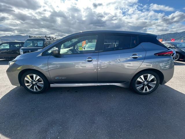 リーフ Ｘ　１２セグメント／ＬＥＤヘッドライト／純正１５インチＡＷ／ＮｉｓｓａｎＣｏｎｎｅｃｔナビ／ワンオーナー車／禁煙車／エマブレ／ステアリングヒーター／シートヒーター・バックビューモニター／ＥＴＣ／クルコン（3枚目）