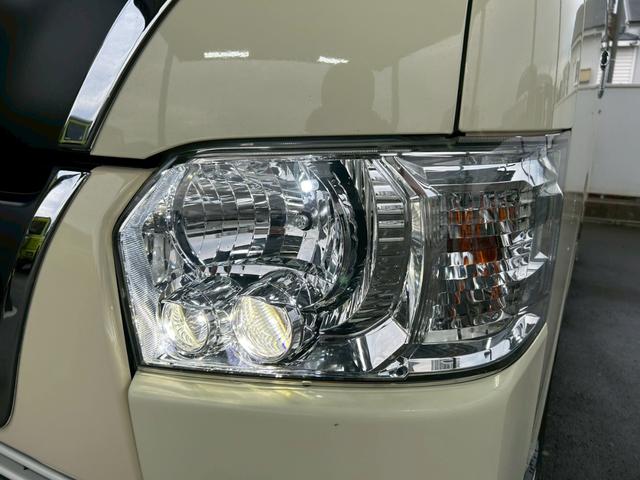 ハイエースバン スーパーＧＬ　リラクベース　タイプＩＩ　モデリスタ特装車　５型ディーゼル　専用１５インチＡＷ　ＴＯＹＯＴＡエンブレム付きグリル　専用シートカラー　白木目調ロンリュームフロア　白の久米町インパネ　ナビ　バックカメラ　スマートキー　ＥＴＣ２．０（10枚目）