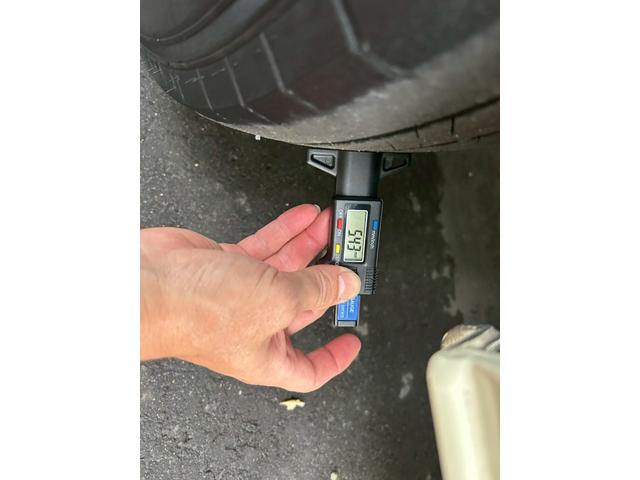 ハイエースバン スーパーＧＬ　リラクベース　タイプＩＩ　モデリスタ特装車　５型ディーゼル　専用１５インチＡＷ　ＴＯＹＯＴＡエンブレム付きグリル　専用シートカラー　白木目調ロンリュームフロア　白の久米町インパネ　ナビ　バックカメラ　スマートキー　ＥＴＣ２．０（14枚目）