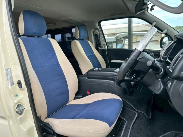 ハイエースバン スーパーＧＬ　リラクベース　タイプＩＩ　モデリスタ特装車　５型ディーゼル　専用１５インチＡＷ　ＴＯＹＯＴＡエンブレム付きグリル　専用シートカラー　白木目調ロンリュームフロア　白の久米町インパネ　ナビ　バックカメラ　スマートキー　ＥＴＣ２．０（15枚目）