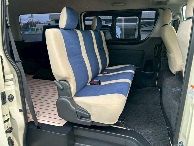 ハイエースバン スーパーＧＬ　リラクベース　タイプＩＩ　モデリスタ特装車　５型ディーゼル　専用１５インチＡＷ　ＴＯＹＯＴＡエンブレム付きグリル　専用シートカラー　白木目調ロンリュームフロア　白の久米町インパネ　ナビ　バックカメラ　スマートキー　ＥＴＣ２．０（17枚目）