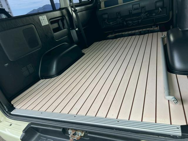 ハイエースバン スーパーＧＬ　リラクベース　タイプＩＩ　モデリスタ特装車　５型ディーゼル　専用１５インチＡＷ　ＴＯＹＯＴＡエンブレム付きグリル　専用シートカラー　白木目調ロンリュームフロア　白の久米町インパネ　ナビ　バックカメラ　スマートキー　ＥＴＣ２．０（21枚目）