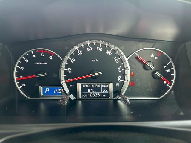 ハイエースバン スーパーＧＬ　リラクベース　タイプＩＩ　モデリスタ特装車　５型ディーゼル　専用１５インチＡＷ　ＴＯＹＯＴＡエンブレム付きグリル　専用シートカラー　白木目調ロンリュームフロア　白の久米町インパネ　ナビ　バックカメラ　スマートキー　ＥＴＣ２．０（23枚目）