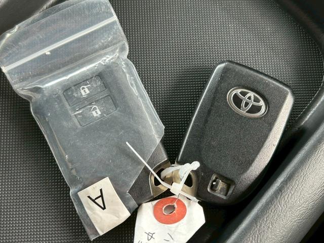 ハイエースバン スーパーＧＬ　リラクベース　タイプＩＩ　モデリスタ特装車　５型ディーゼル　専用１５インチＡＷ　ＴＯＹＯＴＡエンブレム付きグリル　専用シートカラー　白木目調ロンリュームフロア　白の久米町インパネ　ナビ　バックカメラ　スマートキー　ＥＴＣ２．０（35枚目）