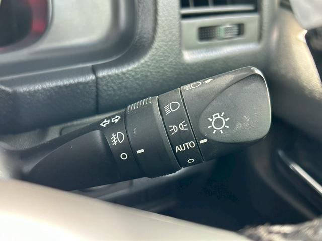 ハイエースバン スーパーＧＬ　リラクベース　タイプＩＩ　モデリスタ特装車　５型ディーゼル　専用１５インチＡＷ　ＴＯＹＯＴＡエンブレム付きグリル　専用シートカラー　白木目調ロンリュームフロア　白の久米町インパネ　ナビ　バックカメラ　スマートキー　ＥＴＣ２．０（37枚目）