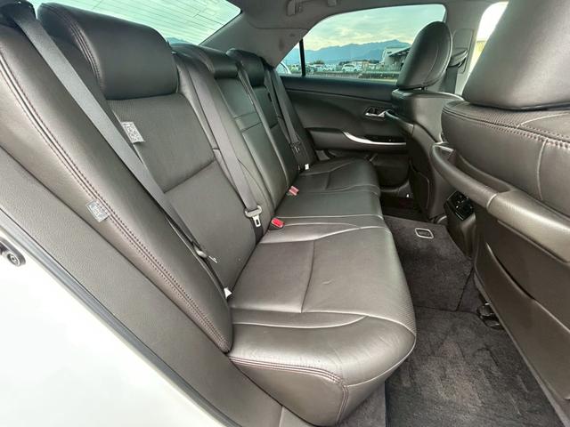 クラウン ２．５アスリート　アニバーサリーエディション　サイドモニター／ＨＤＤナビ／電動サンシェード／パワーシート／シートヒーター／ベンチレーション／クリアランスソナー／バックカメラ／クルーズコントロール／ＥＴＣ／フルセグＴＶ（11枚目）