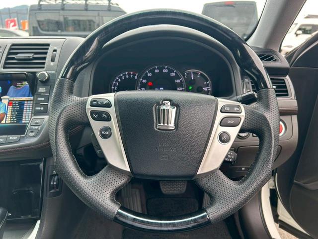 クラウン ２．５アスリート　アニバーサリーエディション　サイドモニター／ＨＤＤナビ／電動サンシェード／パワーシート／シートヒーター／ベンチレーション／クリアランスソナー／バックカメラ／クルーズコントロール／ＥＴＣ／フルセグＴＶ（22枚目）