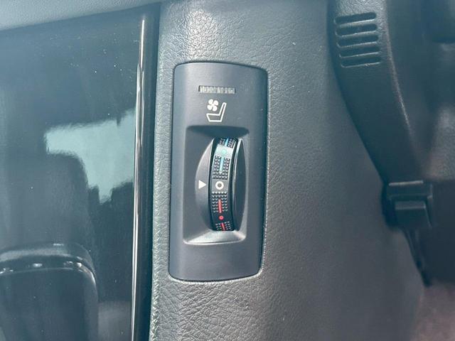 クラウン ２．５アスリート　アニバーサリーエディション　サイドモニター／ＨＤＤナビ／電動サンシェード／パワーシート／シートヒーター／ベンチレーション／クリアランスソナー／バックカメラ／クルーズコントロール／ＥＴＣ／フルセグＴＶ（32枚目）