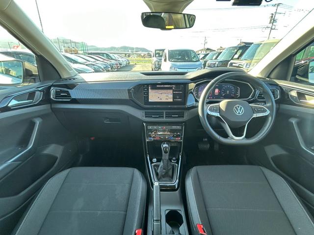 Ｔ－クロス ＴＳＩ　スタイル　９．２インチタッチスクリーン／ＢＳＭ／ワイヤレス充電／バックモニター／ハイビームアシスト／禁煙車／ＥＴＣ２．０／前後ドライブレコーダー（2枚目）