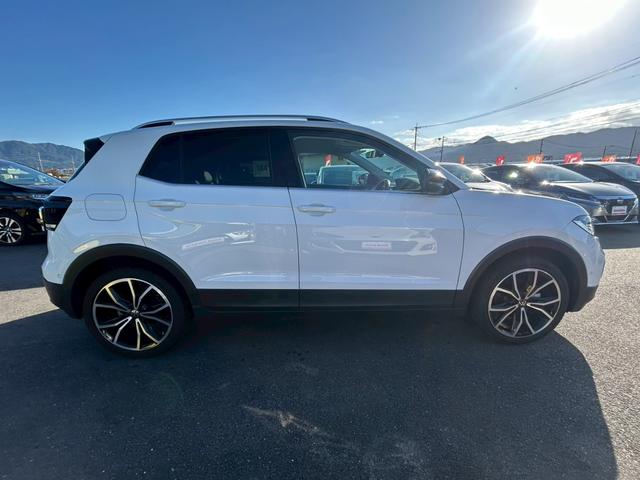 Ｔ－クロス ＴＳＩ　スタイル　９．２インチタッチスクリーン／ＢＳＭ／ワイヤレス充電／バックモニター／ハイビームアシスト／禁煙車／ＥＴＣ２．０／前後ドライブレコーダー（7枚目）