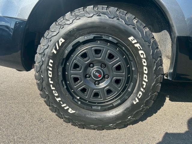◆２３５／Ｒ７０Ｒ１６◆社外１６インチホイール◆