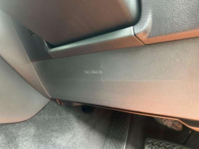 運転席ニーエアバッグ