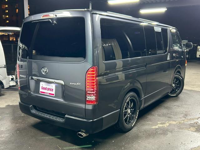 ハイエースバン ロングスーパーＧＬ　丸目フェイス　車中泊ベッドキット　１７インチＡＷ　ホワイトレタータイヤ　ローダウン　ＬＥＤテール　ナビＴＶ　フリップダウンモニター　バックカメラ　ブラウンレザー調シートカバー　タイミングチェーン駆動（6枚目）