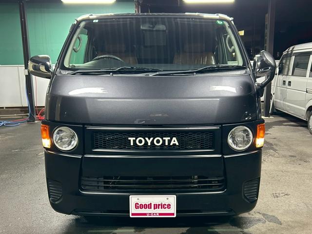 ハイエースバン ロングスーパーＧＬ　丸目フェイス　車中泊ベッドキット　１７インチＡＷ　ホワイトレタータイヤ　ローダウン　ＬＥＤテール　ナビＴＶ　フリップダウンモニター　バックカメラ　ブラウンレザー調シートカバー　タイミングチェーン駆動（9枚目）