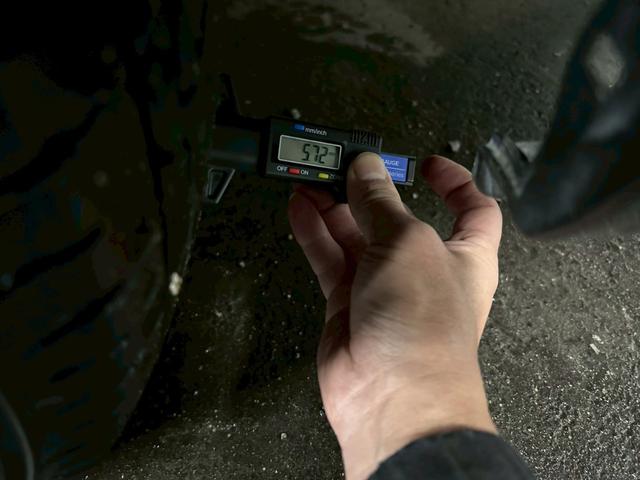 ハイエースバン ロングスーパーＧＬ　丸目フェイス　車中泊ベッドキット　１７インチＡＷ　ホワイトレタータイヤ　ローダウン　ＬＥＤテール　ナビＴＶ　フリップダウンモニター　バックカメラ　ブラウンレザー調シートカバー　タイミングチェーン駆動（15枚目）