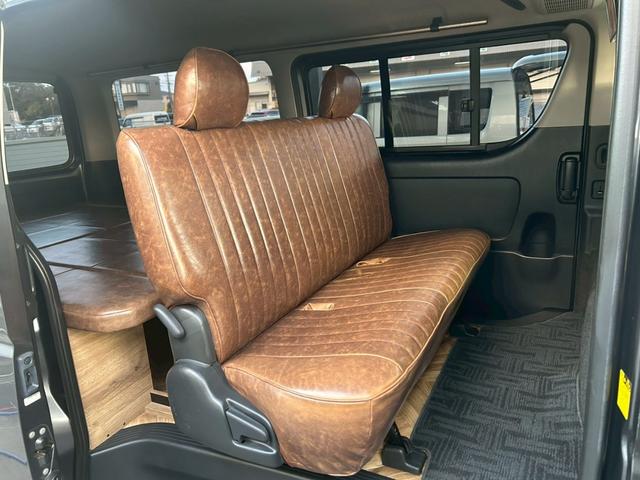 ハイエースバン ロングスーパーＧＬ　丸目フェイス　車中泊ベッドキット　１７インチＡＷ　ホワイトレタータイヤ　ローダウン　ＬＥＤテール　ナビＴＶ　フリップダウンモニター　バックカメラ　ブラウンレザー調シートカバー　タイミングチェーン駆動（18枚目）