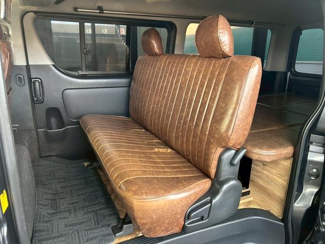 ハイエースバン ロングスーパーＧＬ　丸目フェイス　車中泊ベッドキット　１７インチＡＷ　ホワイトレタータイヤ　ローダウン　ＬＥＤテール　ナビＴＶ　フリップダウンモニター　バックカメラ　ブラウンレザー調シートカバー　タイミングチェーン駆動（19枚目）