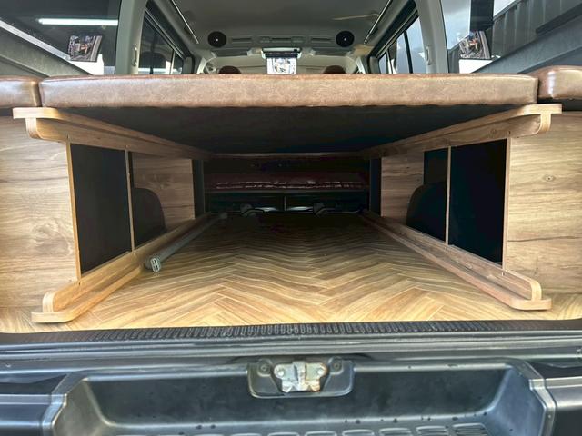 ハイエースバン ロングスーパーＧＬ　丸目フェイス　車中泊ベッドキット　１７インチＡＷ　ホワイトレタータイヤ　ローダウン　ＬＥＤテール　ナビＴＶ　フリップダウンモニター　バックカメラ　ブラウンレザー調シートカバー　タイミングチェーン駆動（23枚目）