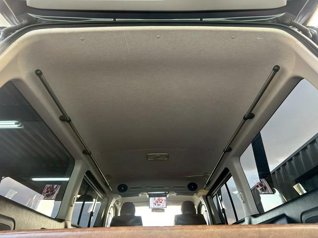 ハイエースバン ロングスーパーＧＬ　丸目フェイス　車中泊ベッドキット　１７インチＡＷ　ホワイトレタータイヤ　ローダウン　ＬＥＤテール　ナビＴＶ　フリップダウンモニター　バックカメラ　ブラウンレザー調シートカバー　タイミングチェーン駆動（24枚目）