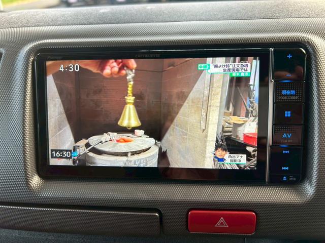 ハイエースバン ロングスーパーＧＬ　丸目フェイス　車中泊ベッドキット　１７インチＡＷ　ホワイトレタータイヤ　ローダウン　ＬＥＤテール　ナビＴＶ　フリップダウンモニター　バックカメラ　ブラウンレザー調シートカバー　タイミングチェーン駆動（27枚目）