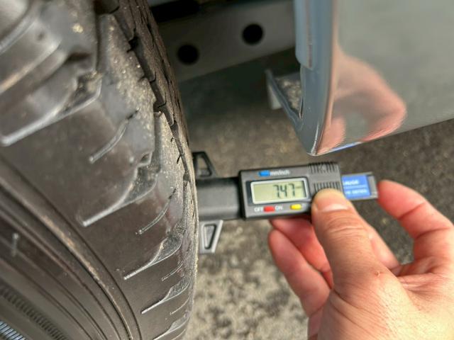 プロボックス ＧＬ　グレー全塗装済み　ルーフキャリア　ナビＴＶ　Ｂｌｕｅｔｏｏｔｈ　バックカメラ　衝突軽減ブレーキ　車線逸脱警報　オートハイビーム　前後ドラレコ　キーレス　ワンオーナー　タイミングチェーン　４ナンバー登録（13枚目）