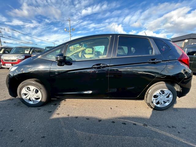 フィット １３Ｇ・Ｆ　５ＭＴ／ＬＥＤヘッドライト／ドラレコ／スマートキー／エンジンスタートボタン／禁煙車（3枚目）