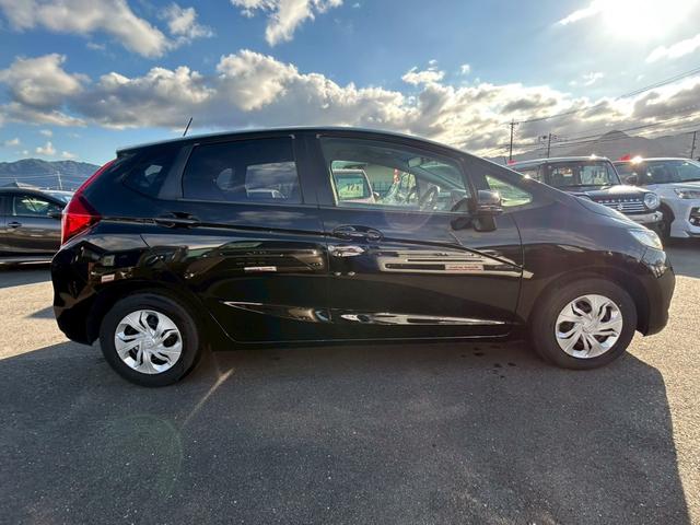 フィット １３Ｇ・Ｆ　５ＭＴ／ＬＥＤヘッドライト／ドラレコ／スマートキー／エンジンスタートボタン／禁煙車（7枚目）