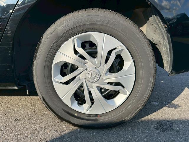 フィット １３Ｇ・Ｆ　５ＭＴ／ＬＥＤヘッドライト／ドラレコ／スマートキー／エンジンスタートボタン／禁煙車（28枚目）