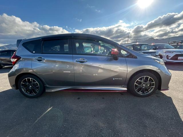 ノート ｅ－パワーニスモ　エマージェンシーブレーキ／アラウンドビューモニター／純正ナビ／デジタルインナーミラー／ＥＴＣ２．０／ＬＥＤヘッドランプ／ワンオーナー／禁煙車（7枚目）