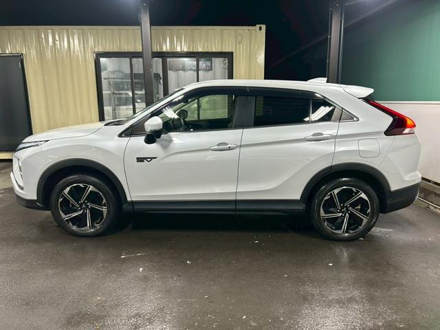 エクリプスクロスＰＨＥＶ Ｇ　衝突軽減ブレーキ　車速追従クルーズコントロール　車線逸脱警報　ナビ　Ｂｌｕｅｔｏｏｔｈ　バックカメラ　スマートキー　ＥＴＣ　１８インチＡＷ　ＬＥＤヘッドライト　シート＆ステアリングヒーター　ドラレコ（3枚目）