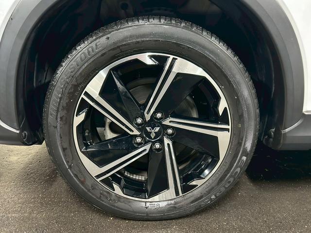 エクリプスクロスＰＨＥＶ Ｇ　衝突軽減ブレーキ　車速追従クルーズコントロール　車線逸脱警報　ナビ　Ｂｌｕｅｔｏｏｔｈ　バックカメラ　スマートキー　ＥＴＣ　１８インチＡＷ　ＬＥＤヘッドライト　シート＆ステアリングヒーター　ドラレコ（11枚目）