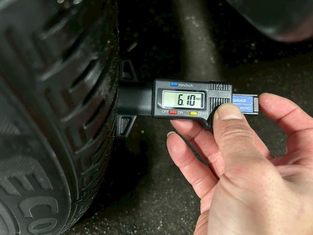 エクリプスクロスＰＨＥＶ Ｇ　衝突軽減ブレーキ　車速追従クルーズコントロール　車線逸脱警報　ナビ　Ｂｌｕｅｔｏｏｔｈ　バックカメラ　スマートキー　ＥＴＣ　１８インチＡＷ　ＬＥＤヘッドライト　シート＆ステアリングヒーター　ドラレコ（12枚目）