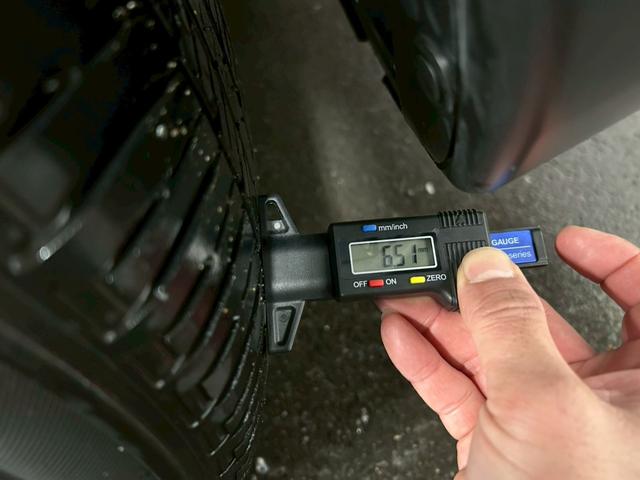 エクリプスクロスＰＨＥＶ Ｇ　衝突軽減ブレーキ　車速追従クルーズコントロール　車線逸脱警報　ナビ　Ｂｌｕｅｔｏｏｔｈ　バックカメラ　スマートキー　ＥＴＣ　１８インチＡＷ　ＬＥＤヘッドライト　シート＆ステアリングヒーター　ドラレコ（13枚目）