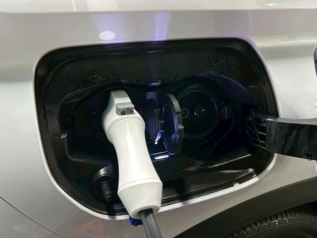 エクリプスクロスＰＨＥＶ Ｇ　衝突軽減ブレーキ　車速追従クルーズコントロール　車線逸脱警報　ナビ　Ｂｌｕｅｔｏｏｔｈ　バックカメラ　スマートキー　ＥＴＣ　１８インチＡＷ　ＬＥＤヘッドライト　シート＆ステアリングヒーター　ドラレコ（15枚目）