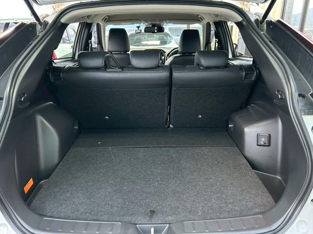 エクリプスクロスＰＨＥＶ Ｇ　衝突軽減ブレーキ　車速追従クルーズコントロール　車線逸脱警報　ナビ　Ｂｌｕｅｔｏｏｔｈ　バックカメラ　スマートキー　ＥＴＣ　１８インチＡＷ　ＬＥＤヘッドライト　シート＆ステアリングヒーター　ドラレコ（20枚目）